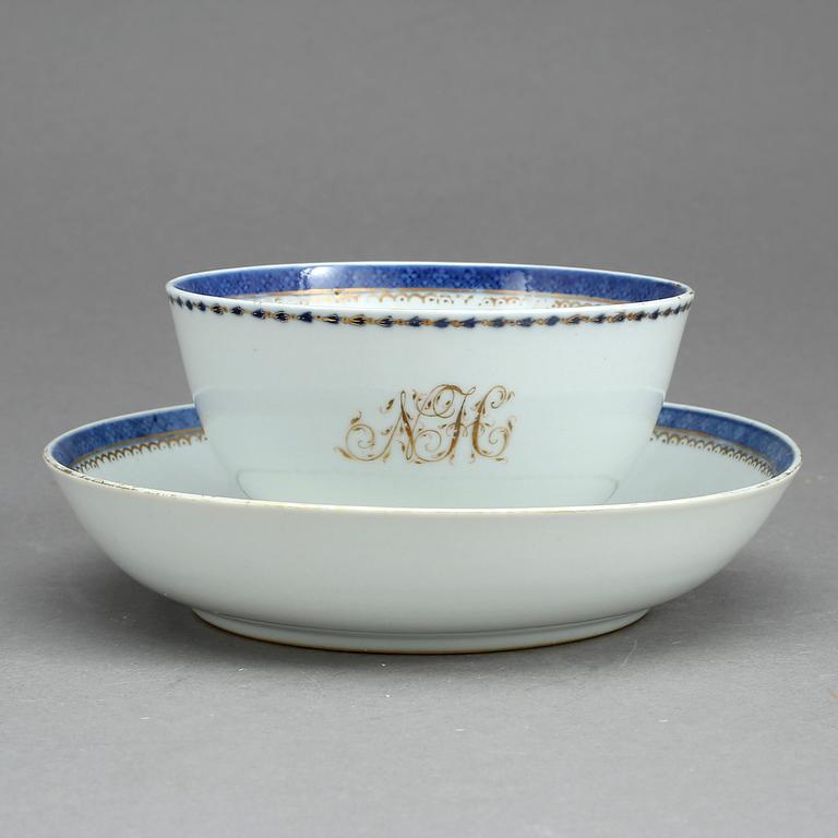 SKÅL samt FAT, med förgyllt monogram NH, Kina, 1700-tal.
