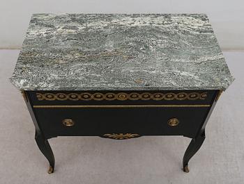 BYRÅ, gustaviansk stil, 1900-talets andra hälft.