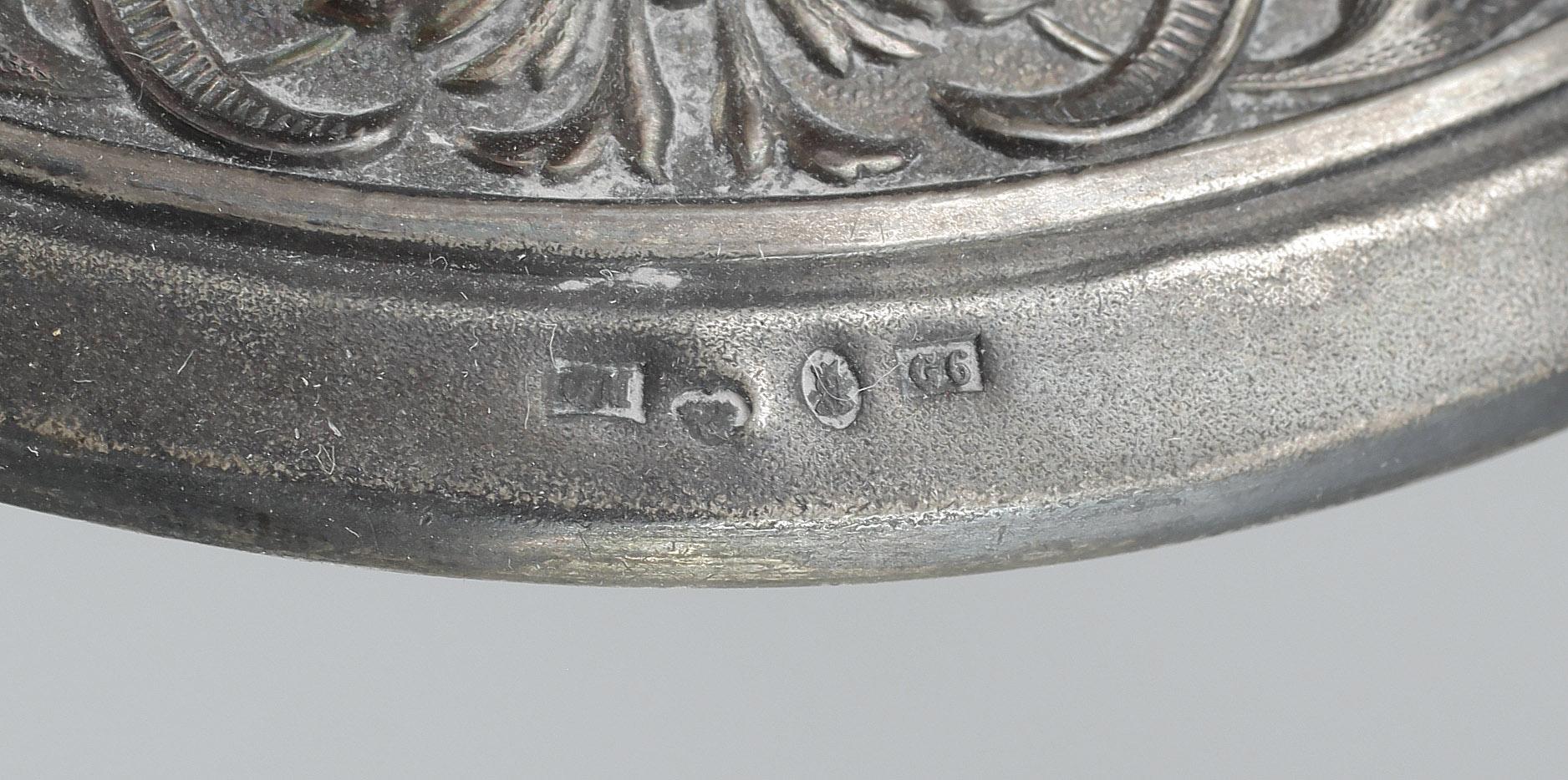KARAFFER, ett par, nyrenässans, silver samt glas, Firma Gustaf Möllenborg, Stockholm, 1885.