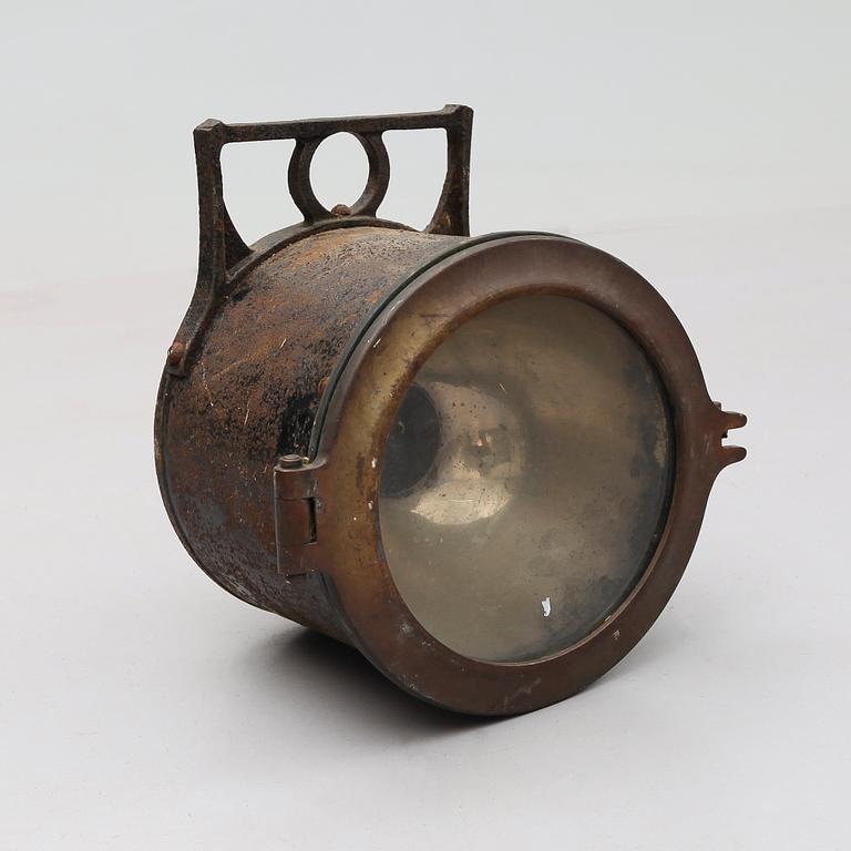 MISTLUR SAMT LANTERNA, England, tidigt 1900-tal.