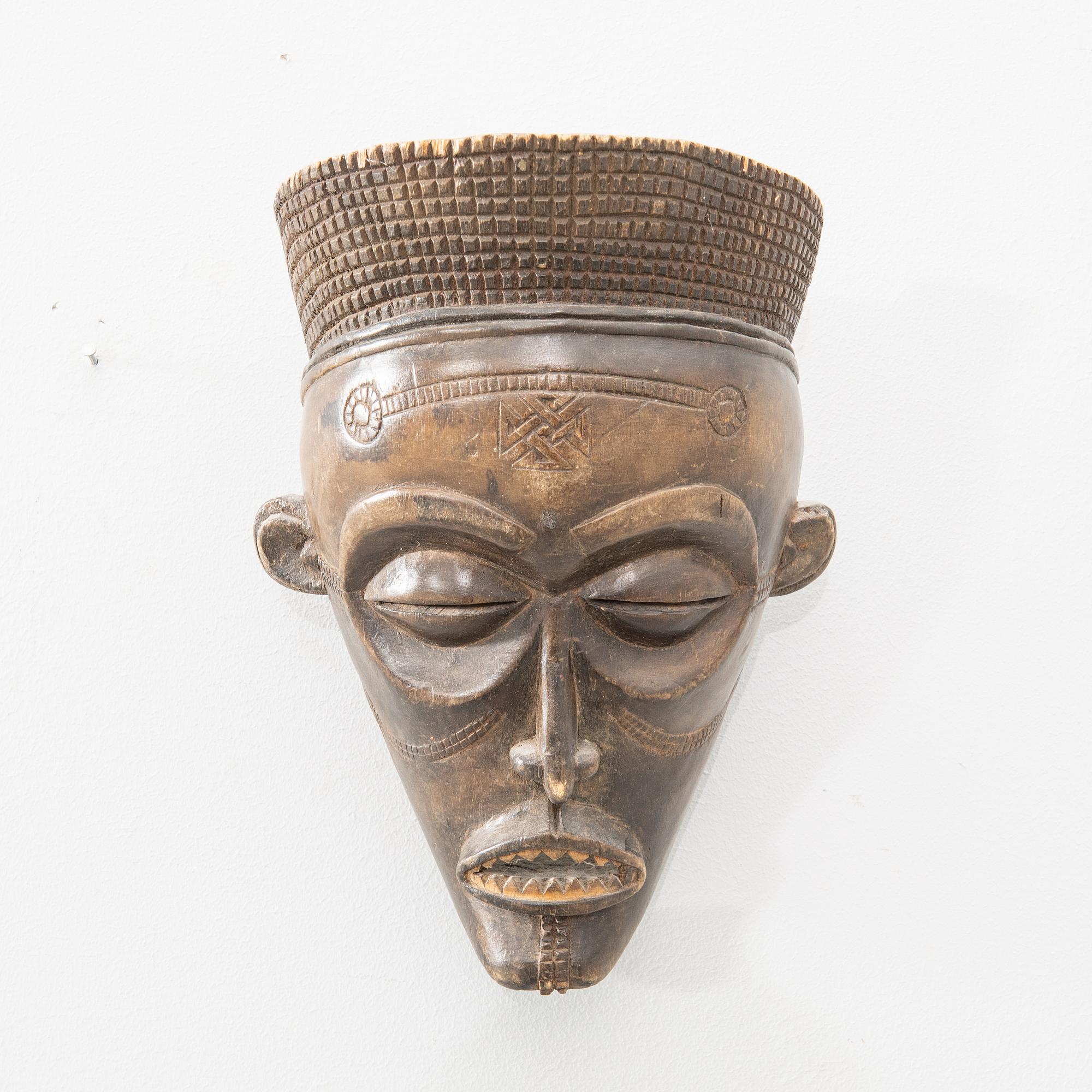 Dance mask "Mwana Pwo" Chokwe Congo 20th century.