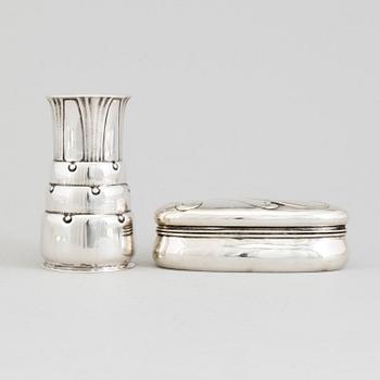 FIRMA S&M BENZEN, dosa, silver, jugend, ca 1900 samt vas, silver, C I MØINICHEN, Köpenhamn 1912.