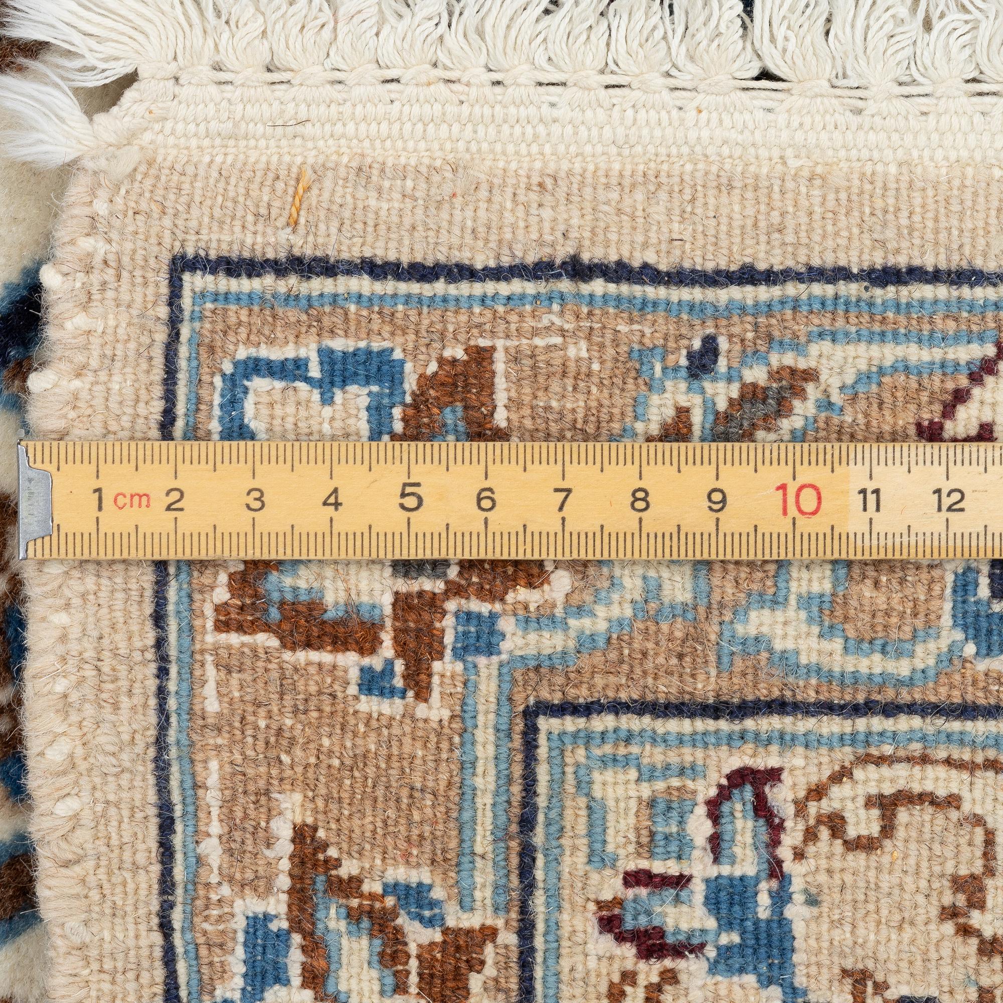 Carpet, Nain approx. 255 x 162 cm.