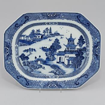 STEKFAT, porslin, Kina, 1700-tal.