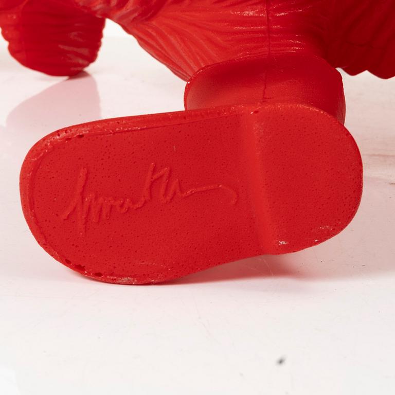 William Sweetlove, "Cloned Schnauzer with water bottle". (Pink).