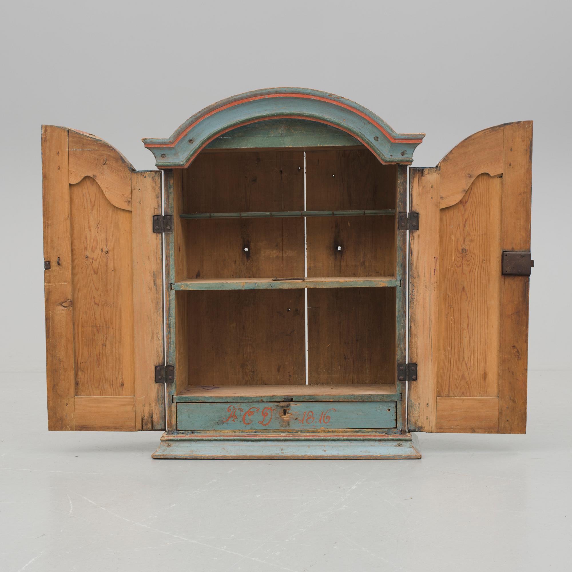 HÄNGSKÅP, allmoge, Forsa, Hälsingland. Daterad 1816.