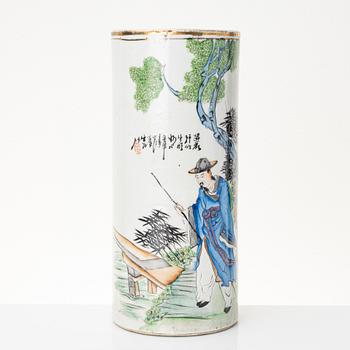A porcelain vase, China, end of the Qing dynasty/around 1900.