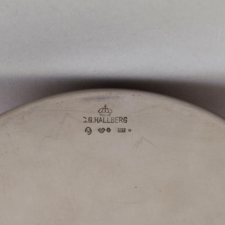 CG HALLBERG, a parcel-gilt silver pan with cover, Stockholm, 1914.