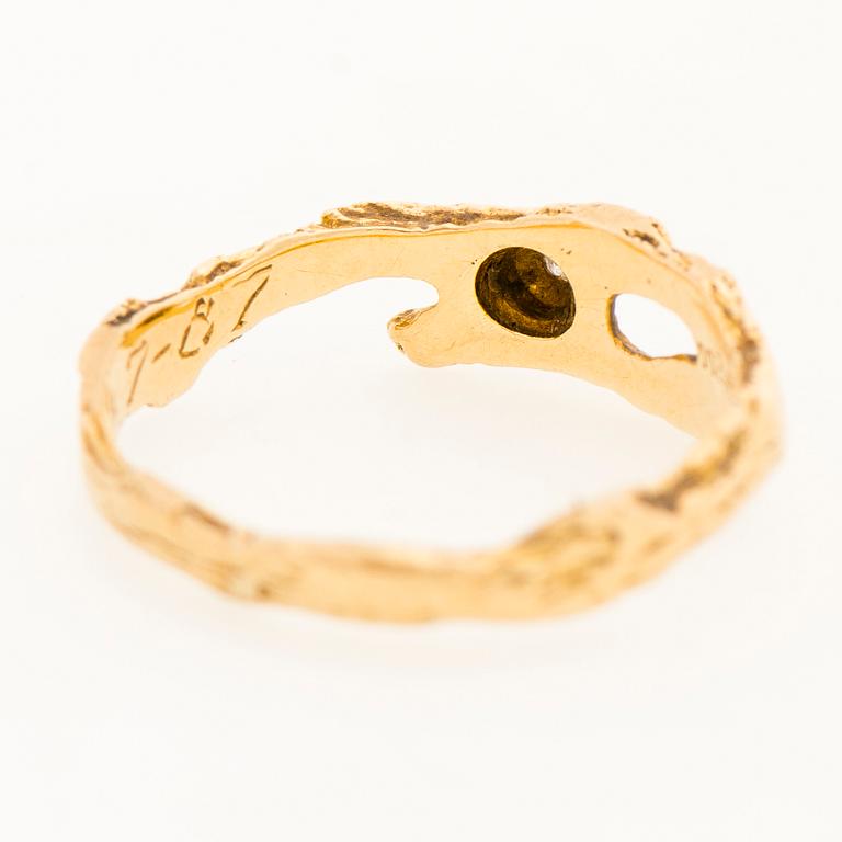 BJÖRN WECKSTRÖM, RING, "Diamantdamm", åttkantslipade diamant, 18K guld. Lapponia 1986.