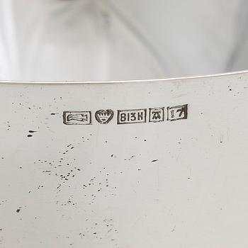 Anna-Greta Eker, a silevr cream jug and sugar bowl on a mahogany base, Auran Kultaseppä, Turku 1962.