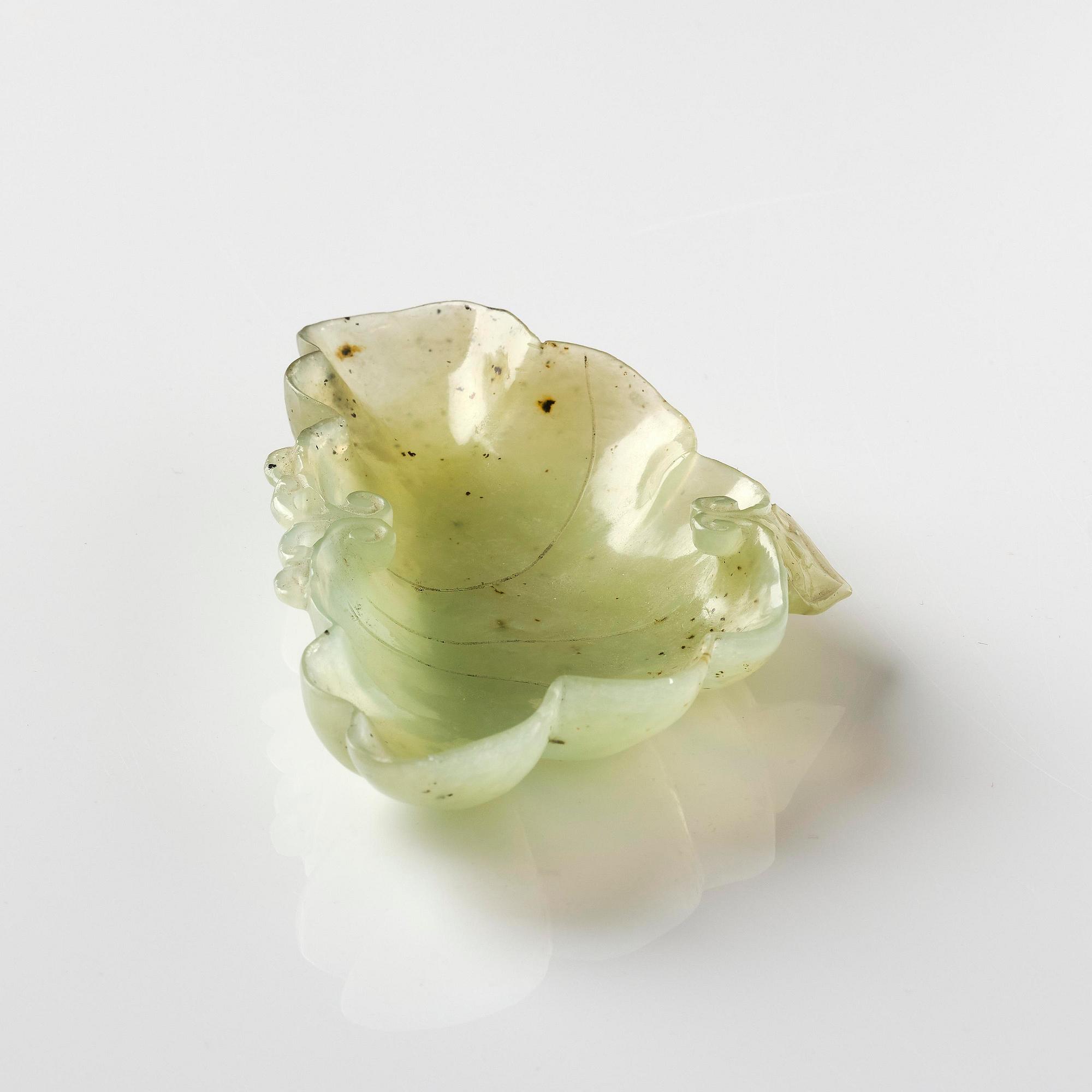 A carved nephrite ink palette, Qing dynasty.