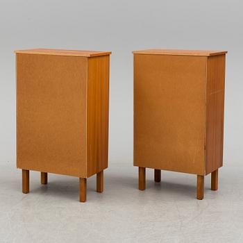 A pair of 20th century chest of drawers.