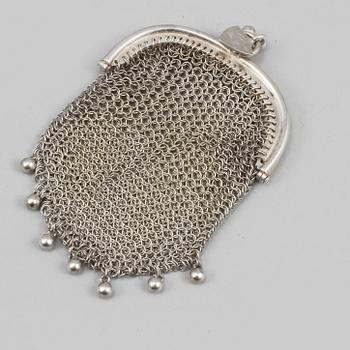 AFTONVÄSKA och PORTMONNÄ, silver, importstämplad respektive utländsk stämpel, 1900-tal, vikt 235 gram.