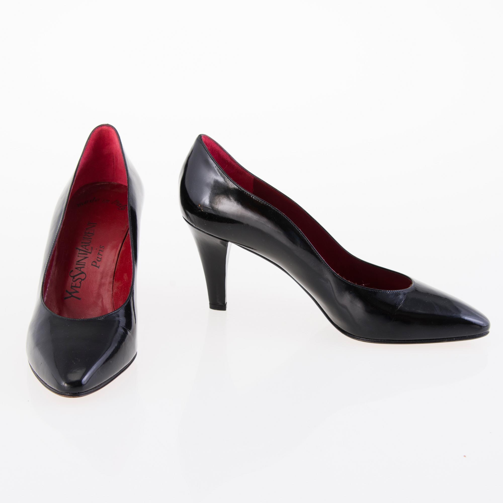 YVES SAINT LAURENT Black Patent Leather Pumps in size 37.