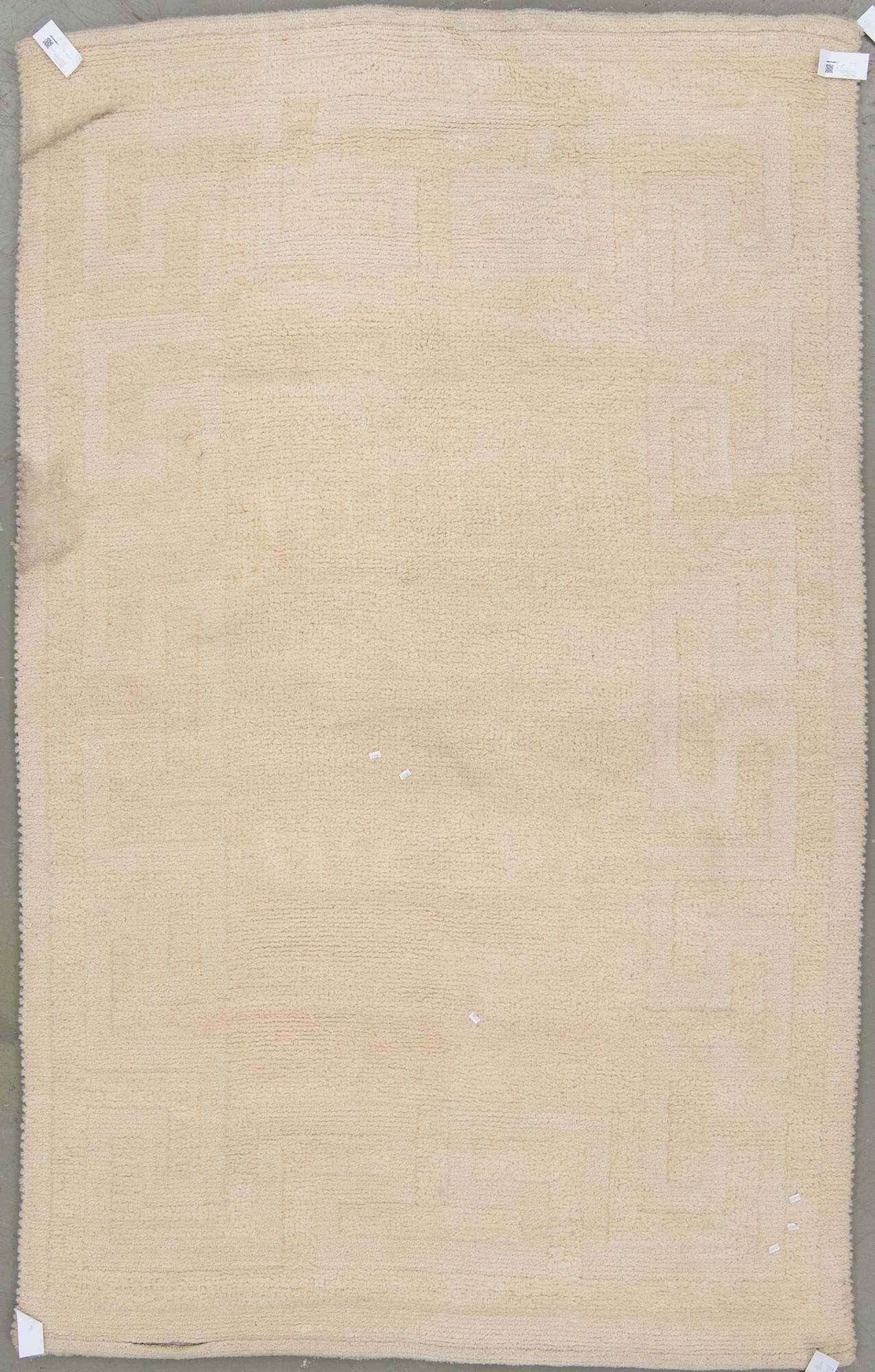 MATTA, maskingjord, möjligen Kasthall. Ca 245x152 cm.