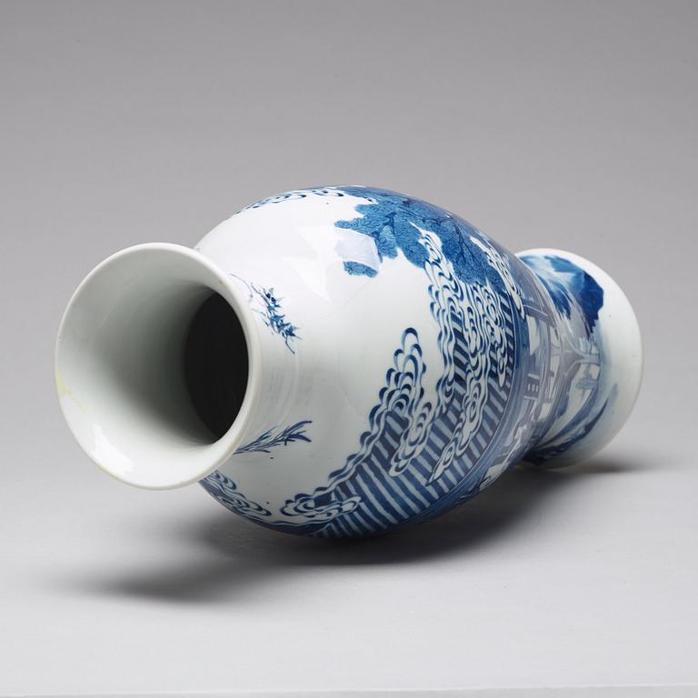 VAS, porslin. Qingdynastin, Kangxi (1662-1722).