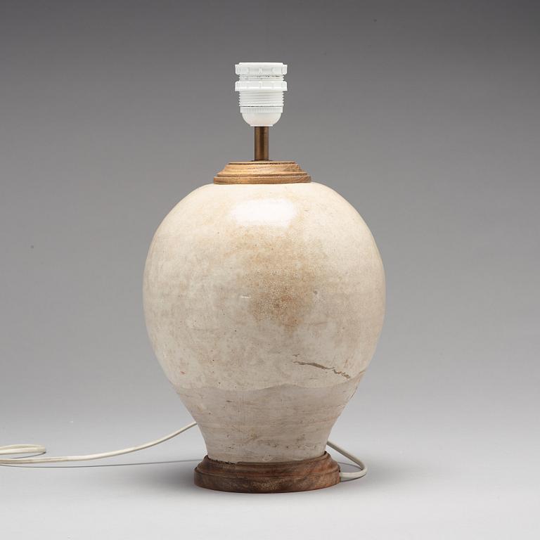 VAS, monterad som lampa. Kina, 1600-tal, eller äldre.