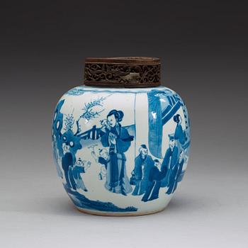 A blue and white jar, Qing dynasty, Kangxi (1662-1722).