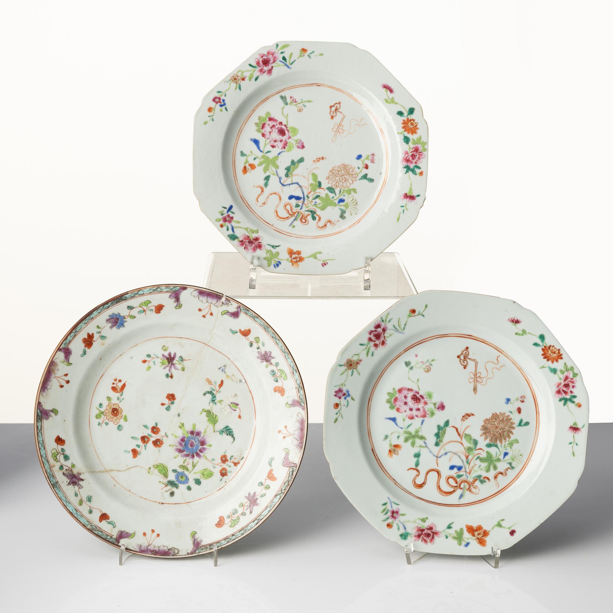 Tallrikar, nio stycken, kompaniporslin. Qingdynastin, Qianlong (1736-95).