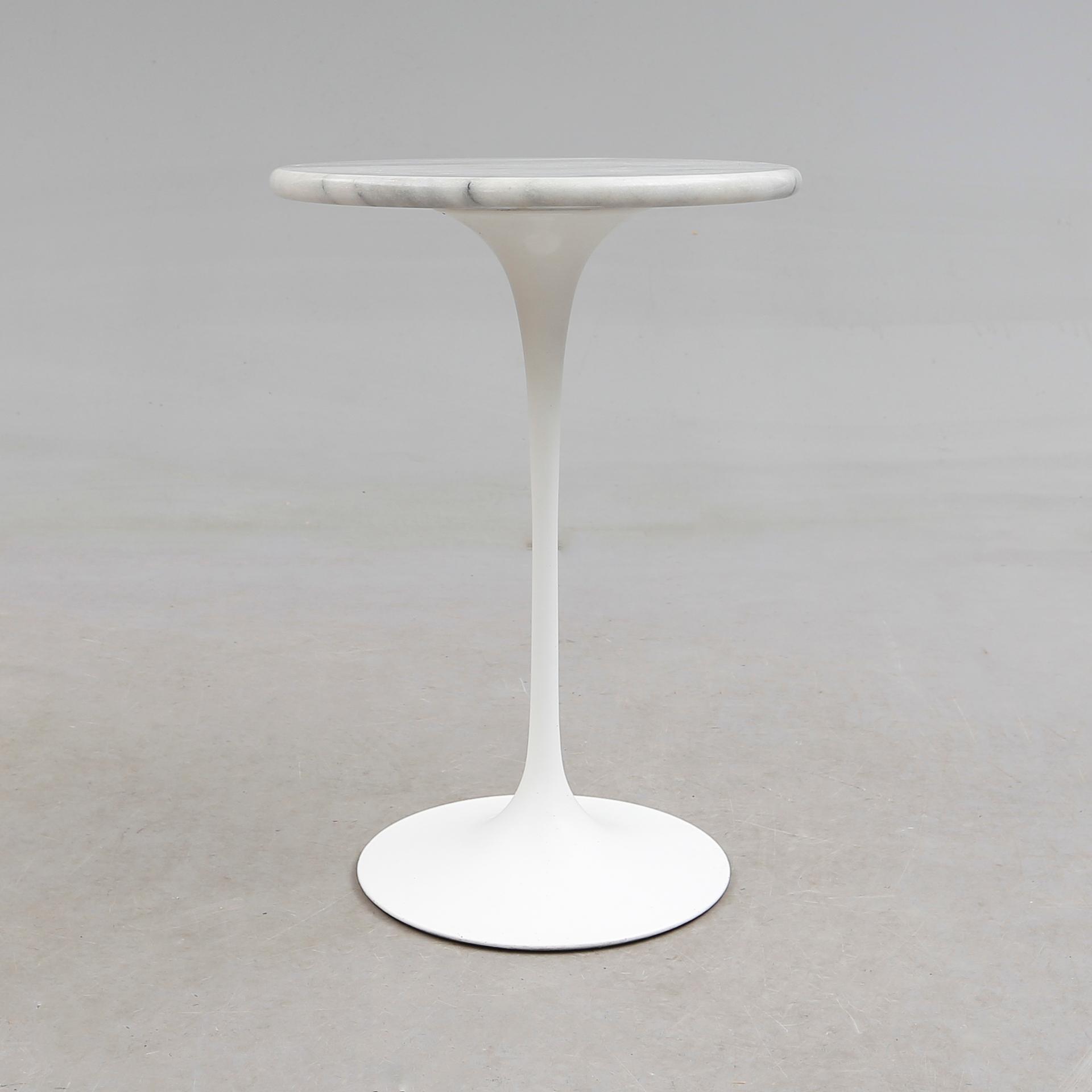 BORD, "Tulip", Eero Saarinen, Knoll, 1900-talets andra hälft.