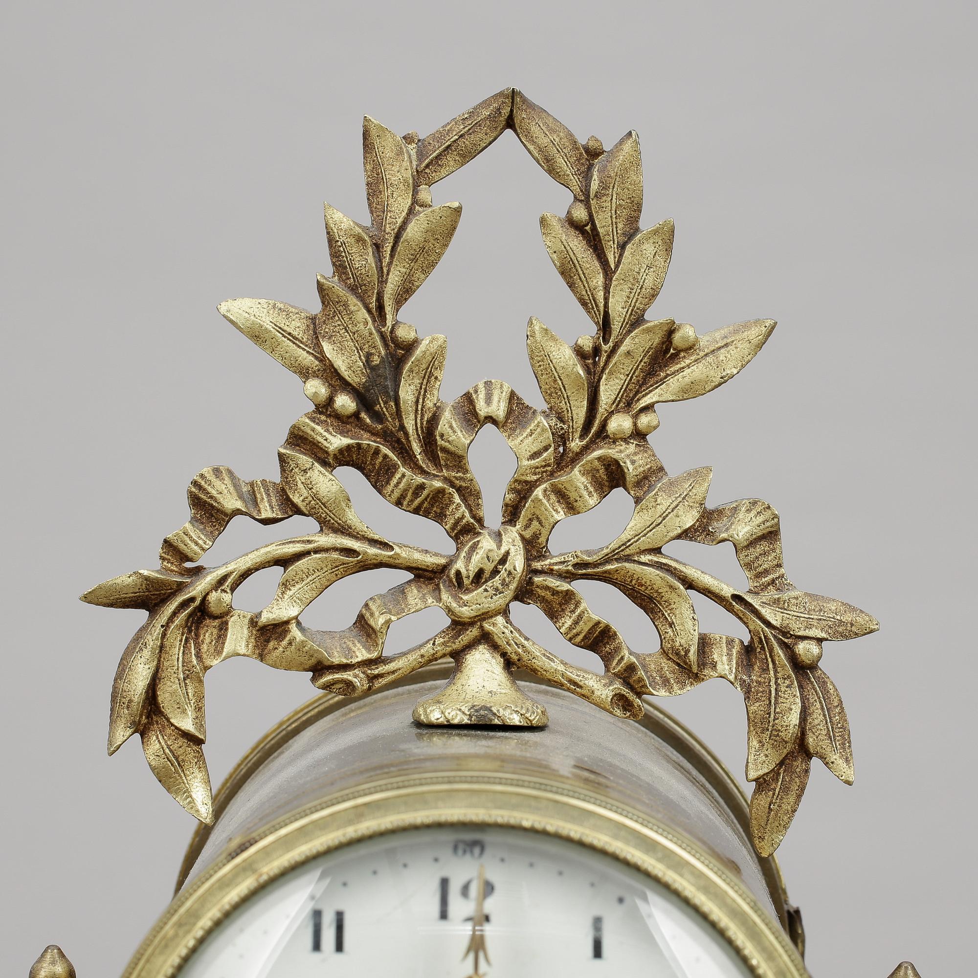 BORDSPENDYL, Frankrike, 1900-talets första hälft.
