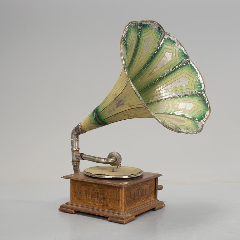 Gramophone, circa 1900.