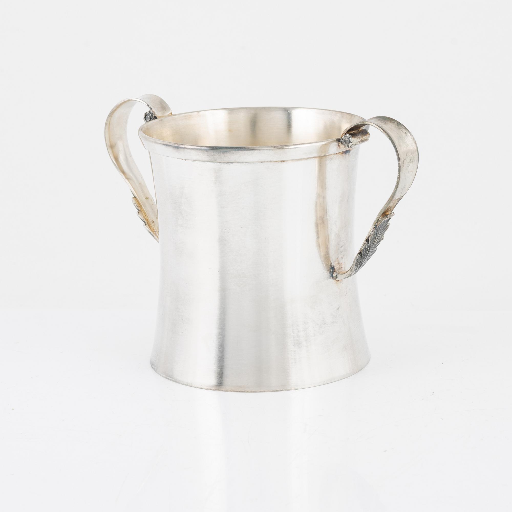 Jacob Ängman, bägare med hänklar, silver, GAB, Eskilstuna 1980.
