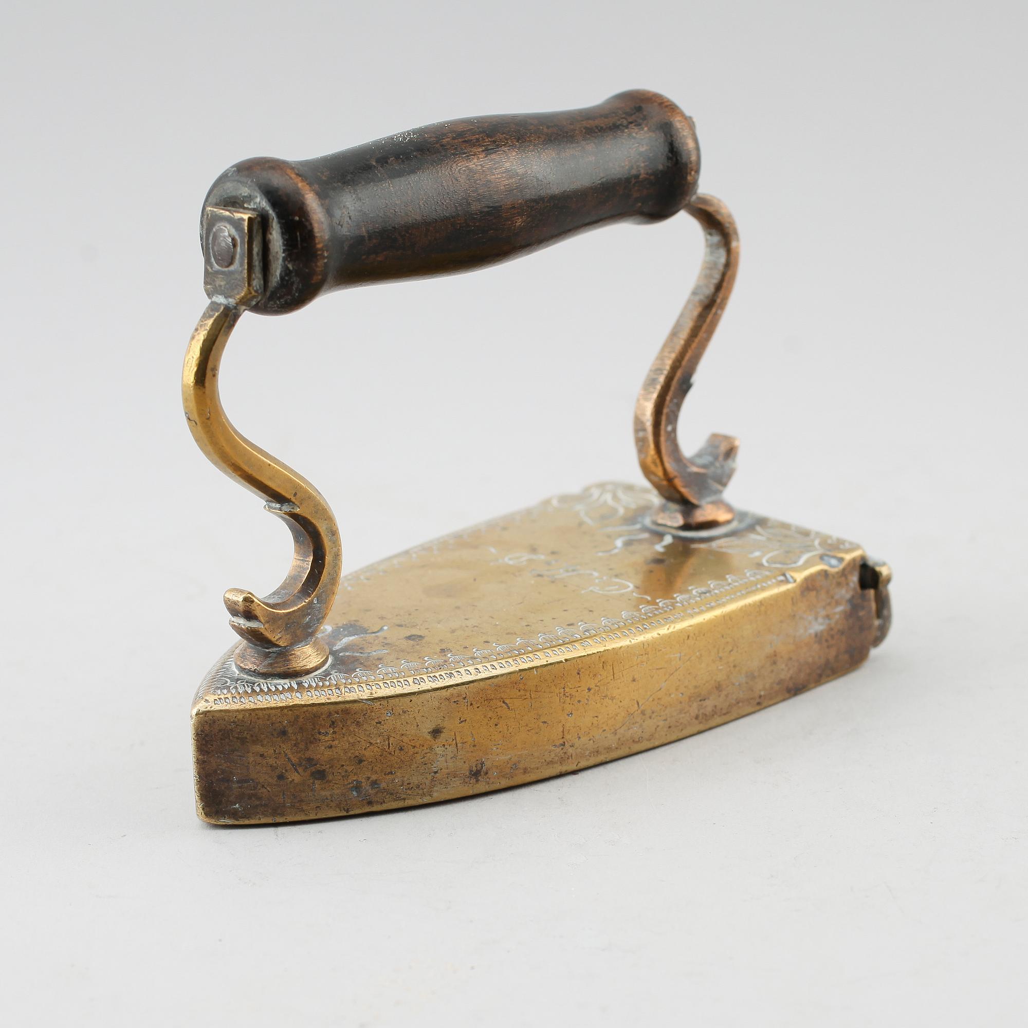 STRYKJÄRN, mässing, sannolikt 1700-tal.