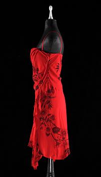 A red cocktaildress by Christian Dior.