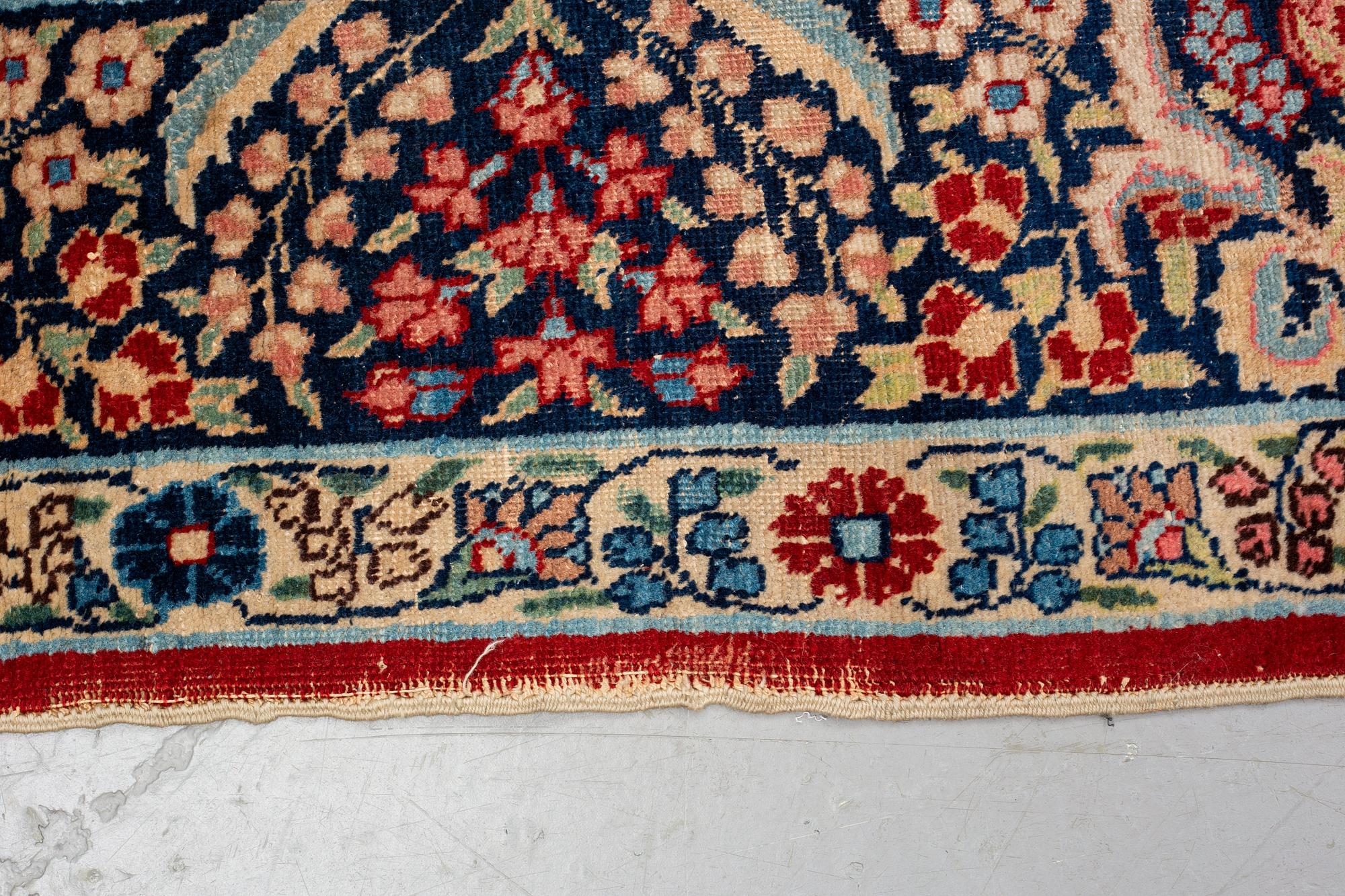 Matto, semi-antique Tabriz, ca 353 x 241 - 245 cm.