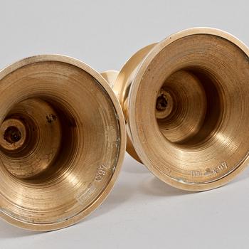 LJUSSTAKAR, ett par, mässing, Skultuna, no 97, 1900-talets första hälft.