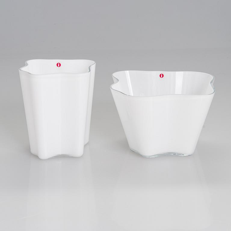 Alvar Aalto, lasiveistos,  "Aallon kukka", neliosainen, signeerattu Alvar Aalto Iittala 2001.