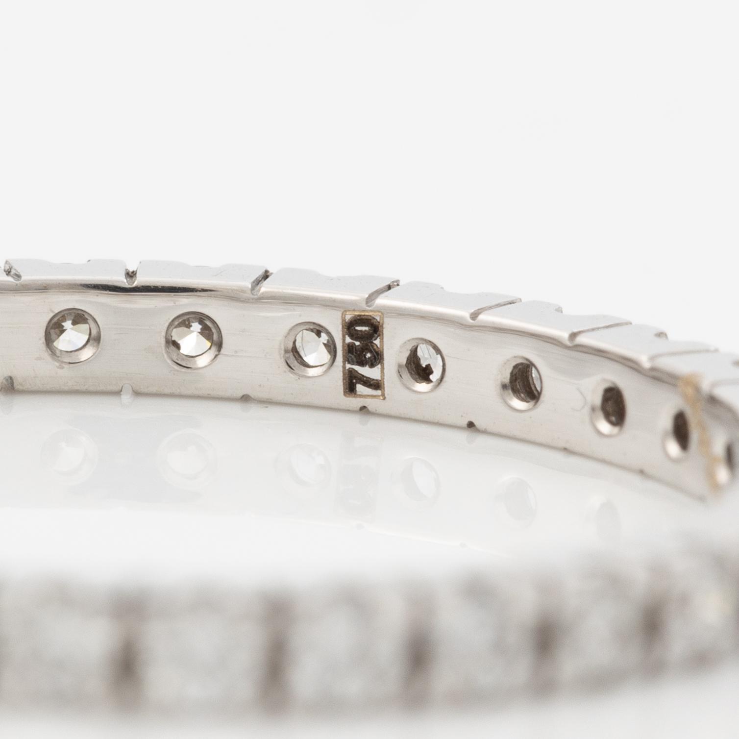 Ring, full eternity, 18K white gold with brilliant-cut diamonds.