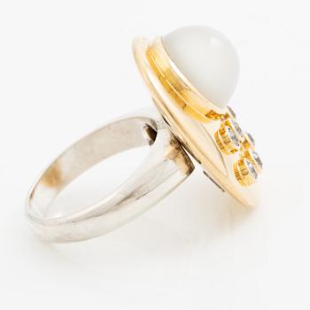 Ring, 18K guld och silver med vita stenar. Hugo Strömdahl, Stockholm 1961 och 1964.