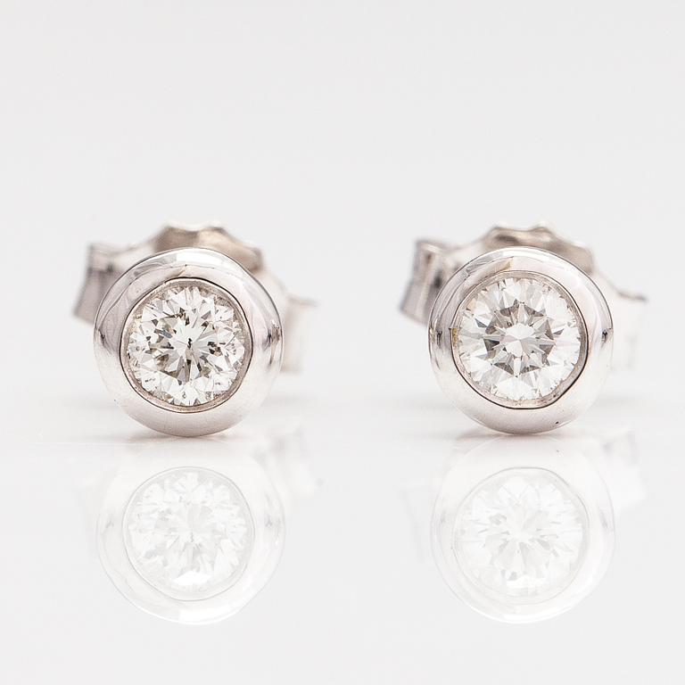 A pair of 18K white gold earrings with diamonds ca. 0.50ct in total.