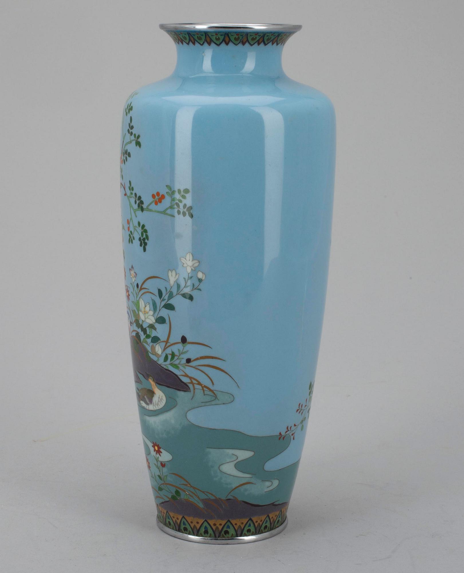 VAS, cloisonné emalj, Japan, sekelskiftet 1800/1900.