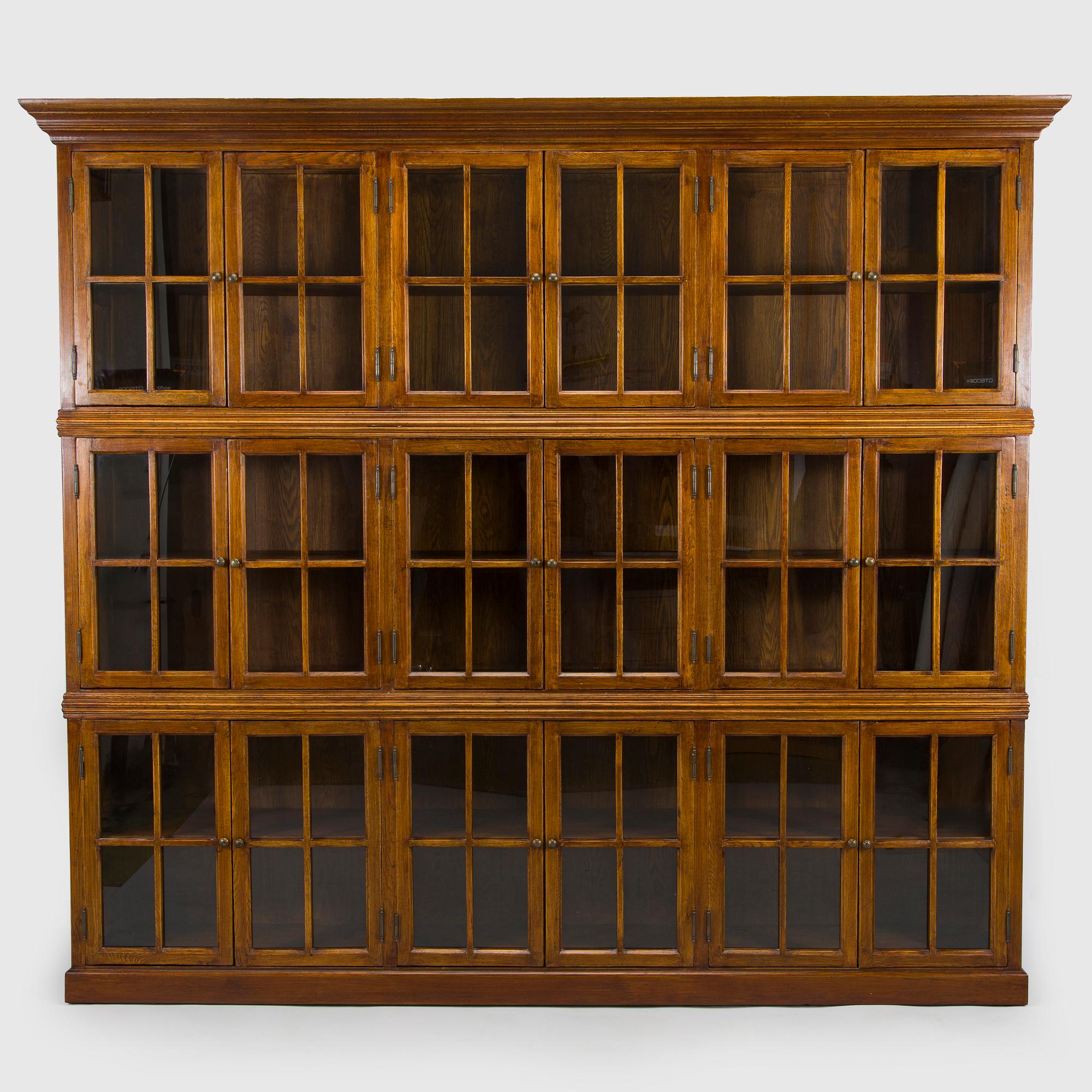 Vitrin / Skåp, modell Clifton ta Fritzies tillverkare Club Vintage Interiors 2011-2017.