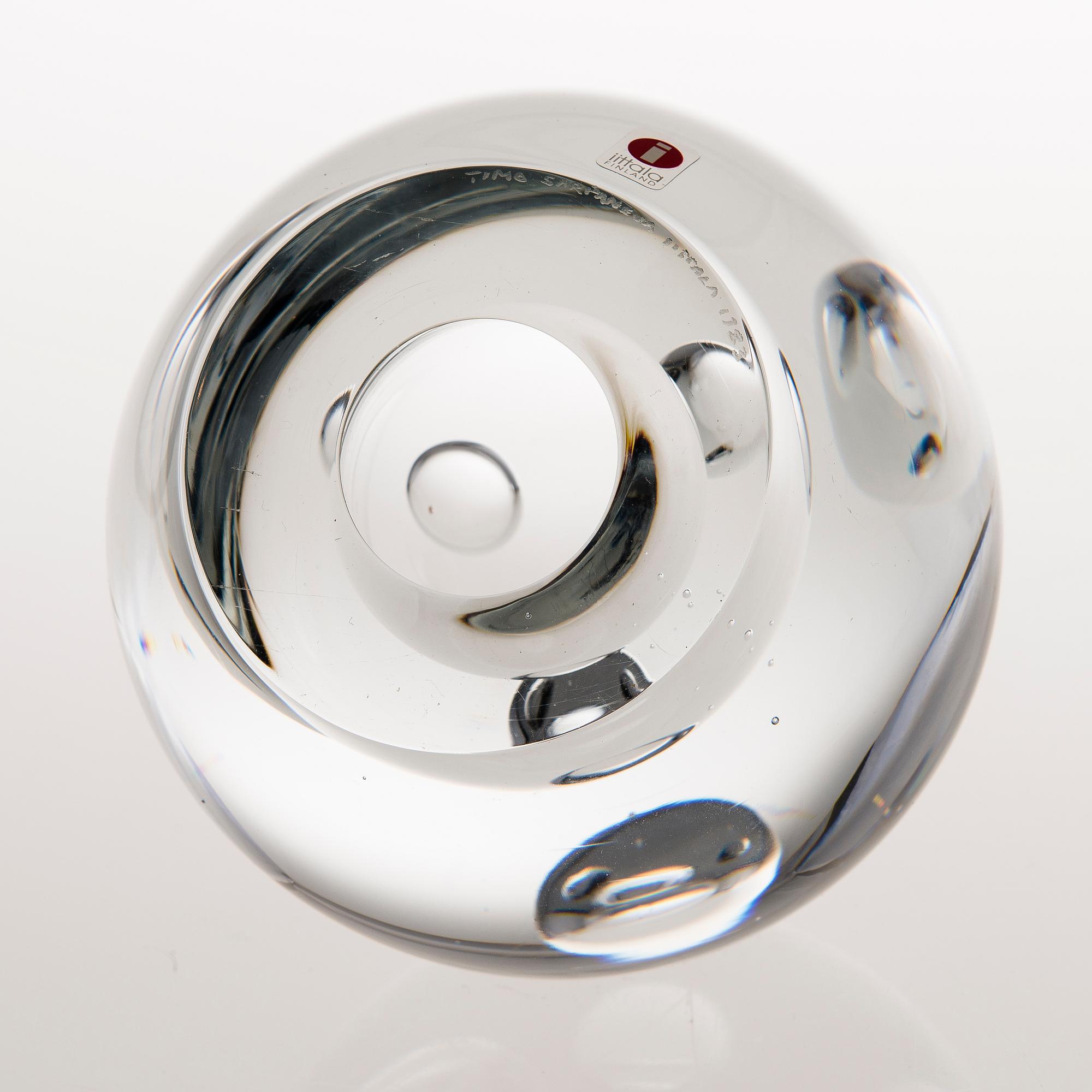 A glass sculpture signed Timo Sarpaneva Iittala 1983.