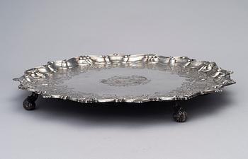 SILVERBRICKA, London 1761, Robert Rew, vikt 2600 g.
