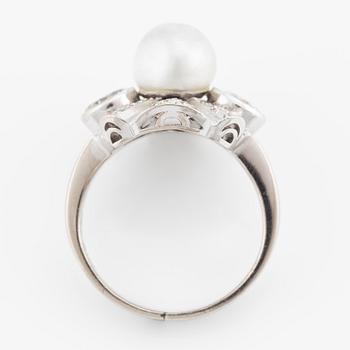 Ring, 18K white gold with a pearl and brilliant-cut and old-cut diamonds.