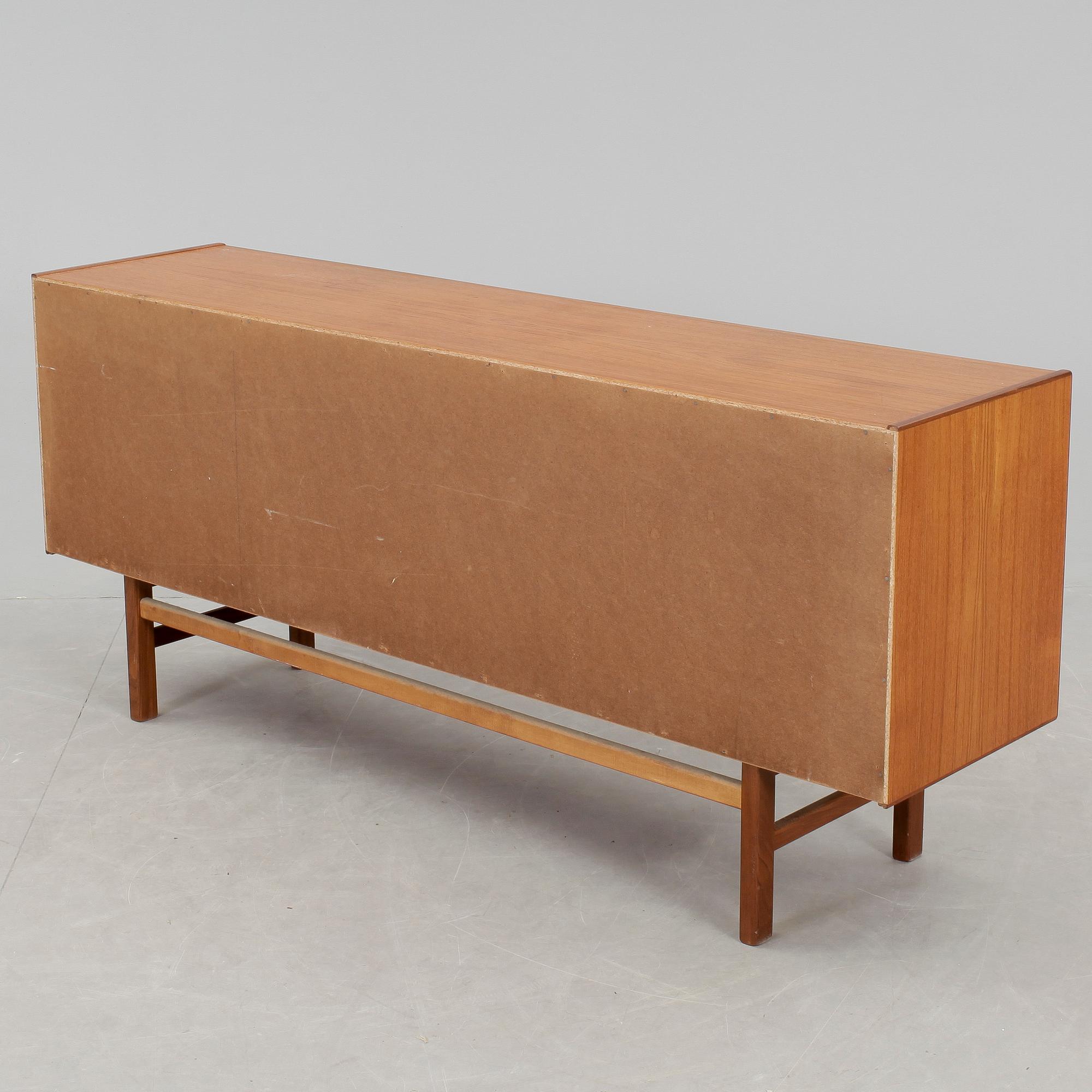 SIDEBOARD, omkring 1900-talets mitt.