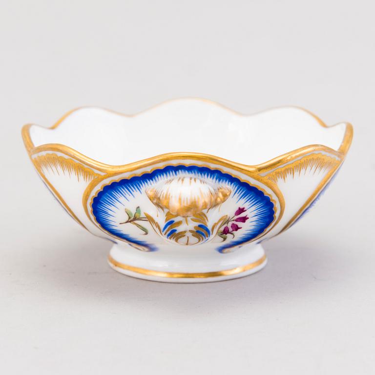 A SMALL BOWL, Imperial porcelain factory, S:t Petersburg, Nikolai II -98 (1898).