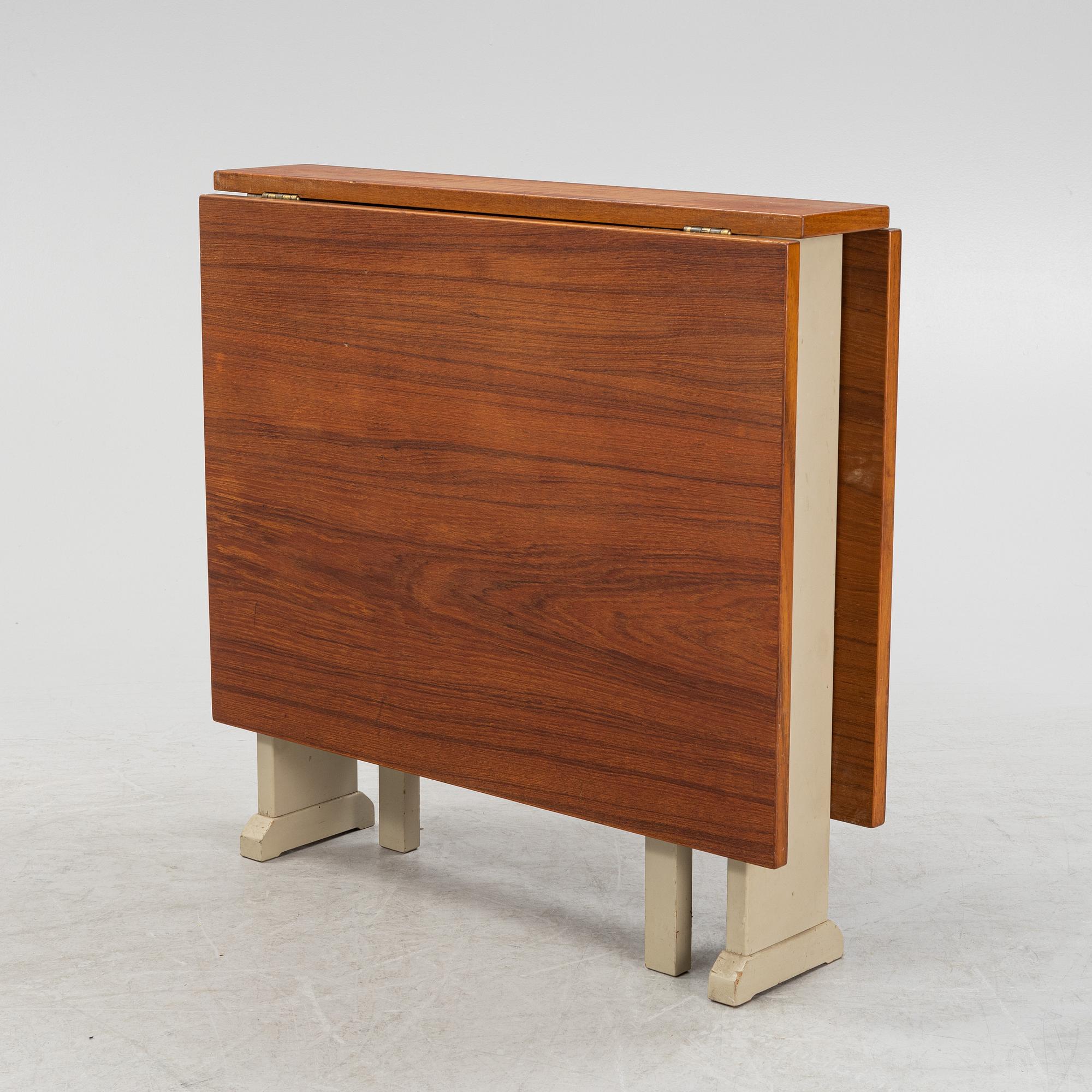 Carl Malmsten, a 'Vapensmeden' gate-leg table, second half of the 20th centruy.