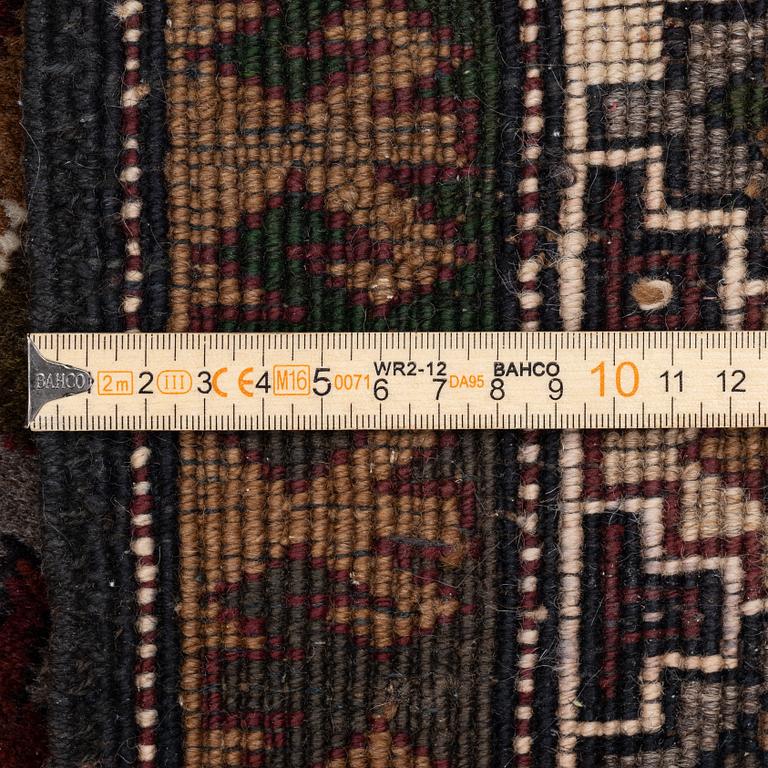 Matta, Kazak, ca 245 x 157 cm.