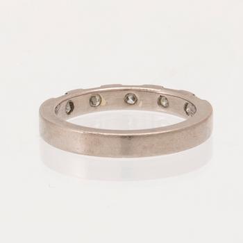 Ring halvallians 18K vitguld med prinsesslipade diamanter, Atelje Guld-Bros Stockholm.