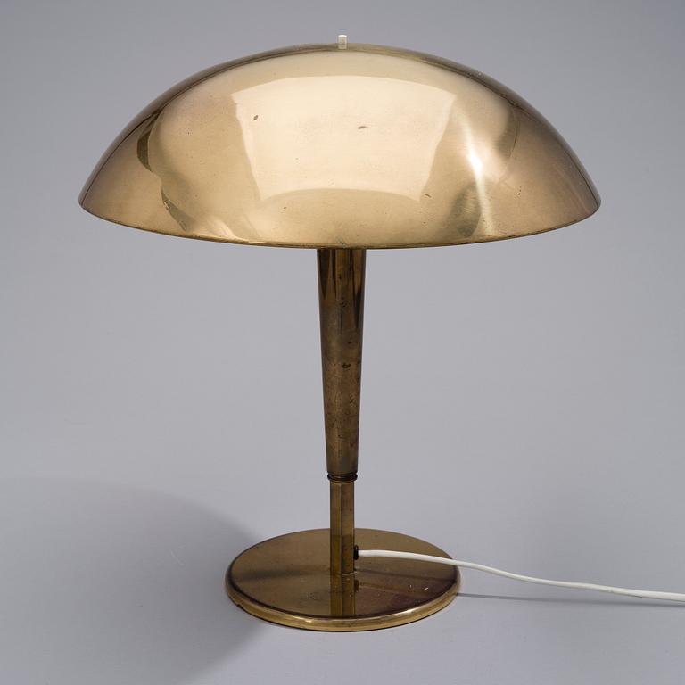 PAAVO TYNELL, A TABLE LAMP. Manufactured by Taito Oy or Idman in the 1930-/40s.