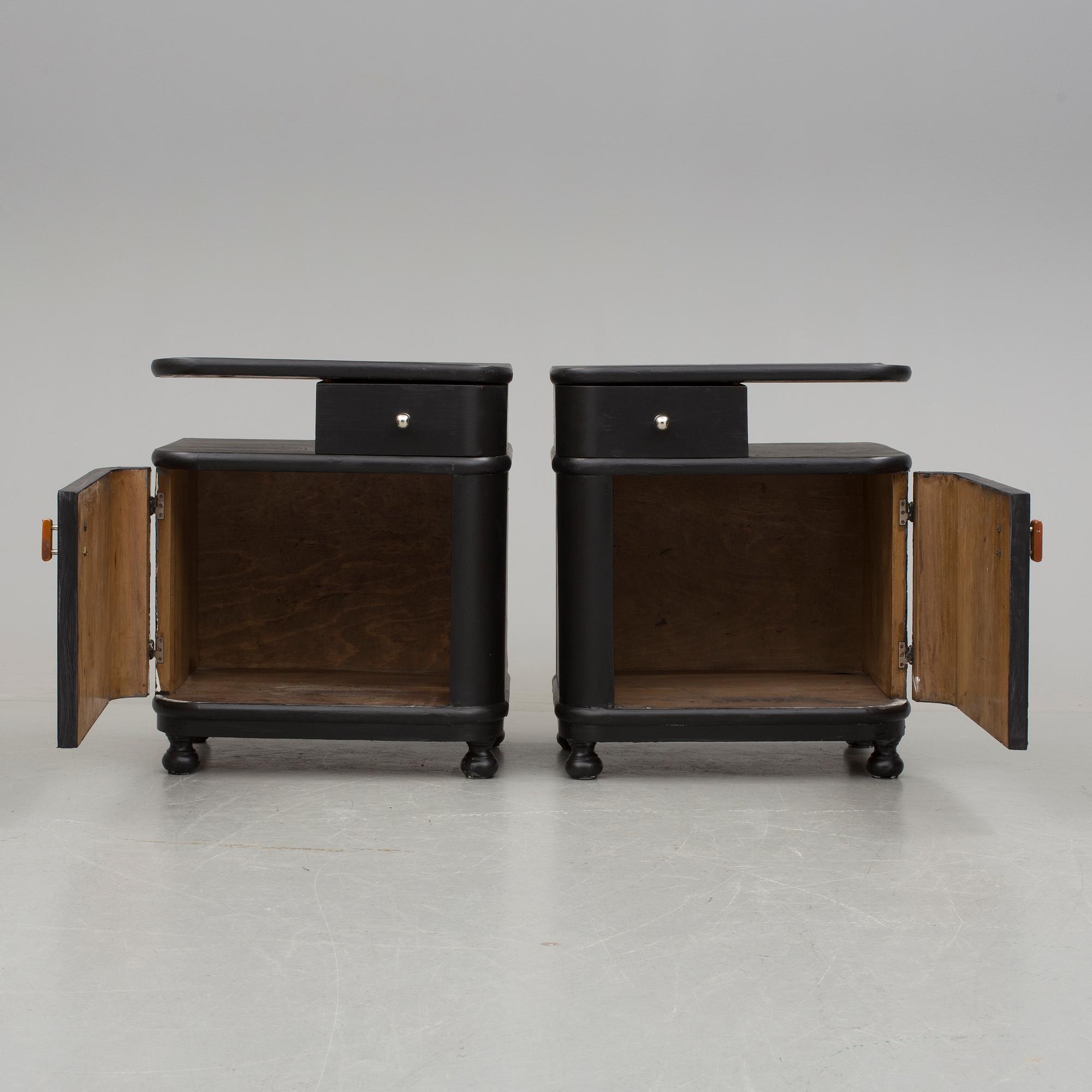 SÄNGBORD, ett par. 1930-tal.