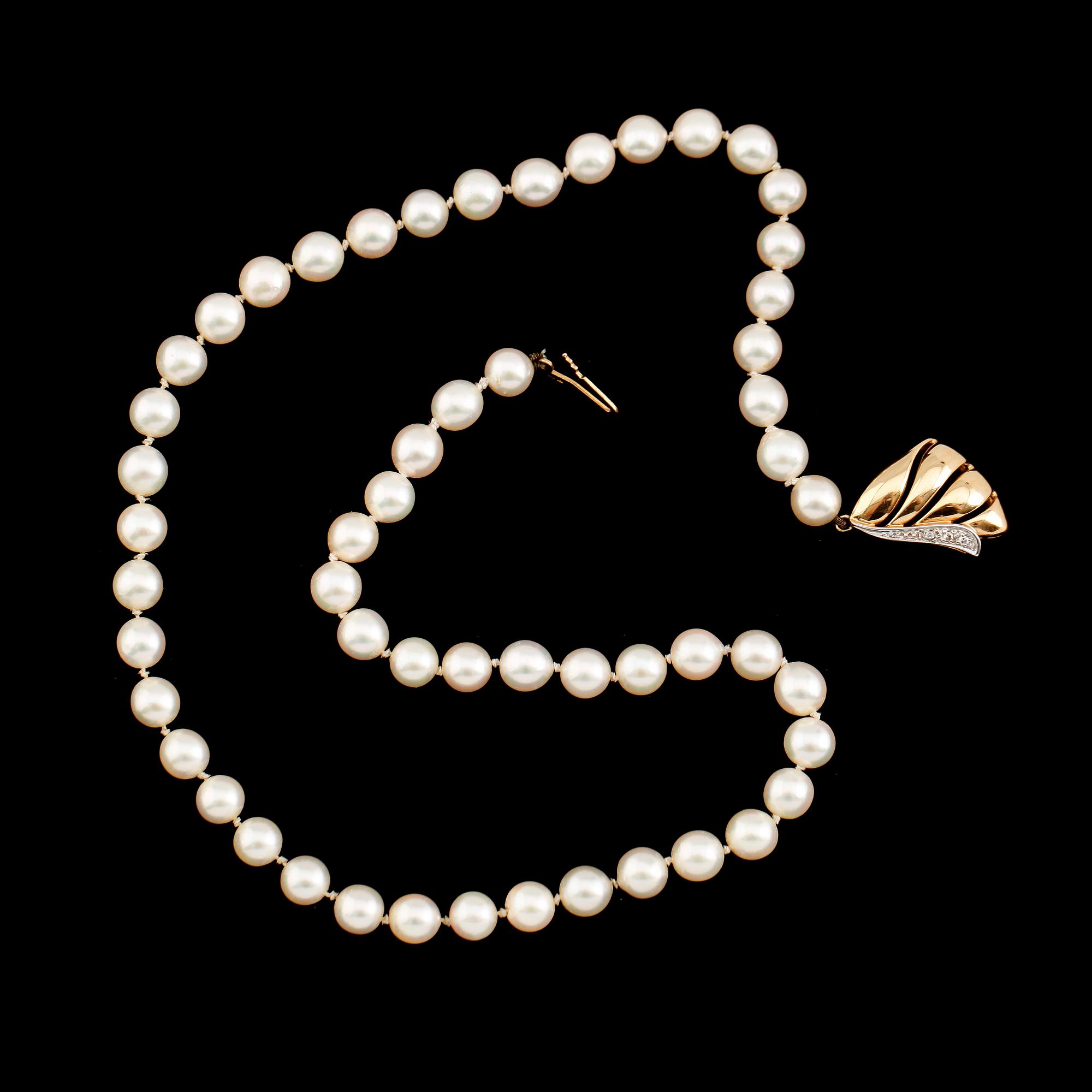 PÄRLCOLLIER, odlade pärlor, lås 18 k guld.