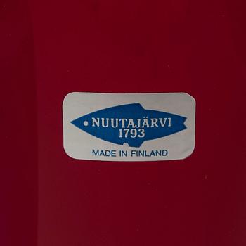 FLASKA och SKÅL, glas, den ena signerad "Oiva Toikka Nuutajärvi 170/2000", den andra märkt "Nuutajärvi Notsjö".