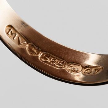RING, 14K guld, fasettslipad bergskristall. Martti Viikinniemi, Riihimäki 1967. Vikt 7,1 g.